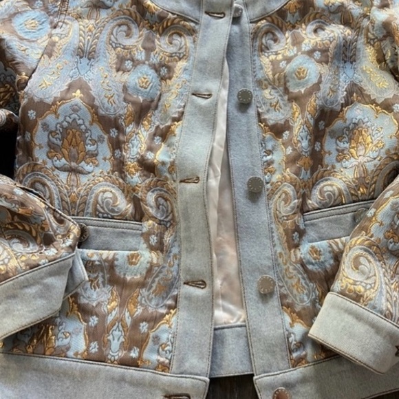 Elegant Women's Blue and Gold Bomber Jacket - Picture 4 of 16